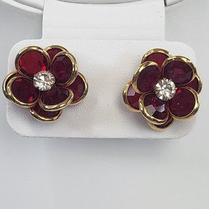 *4/$20*  Red crystals rimmed in gold with a crystal center flower earrings